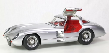 LE105 Mercedes-Benz 300 SLR Uhlenhaut Coupe (red interior) (Bausatz/KIT) 1:8